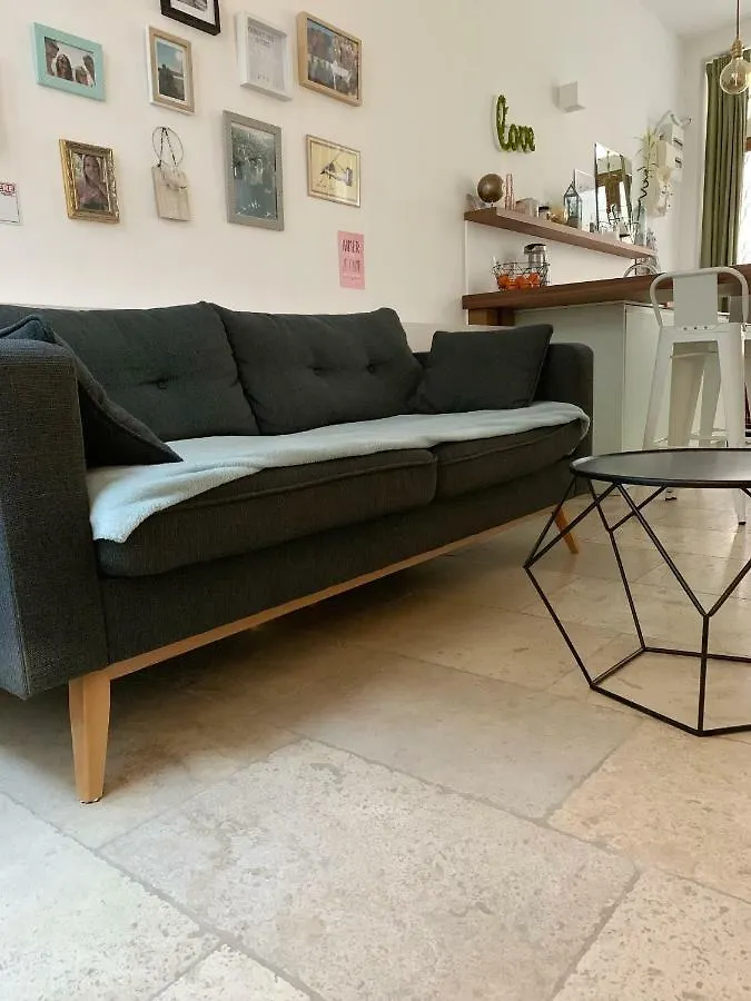 Villa La Maison Candide à LʼIsle-sur-la-Sorgue Hébergement de vacances